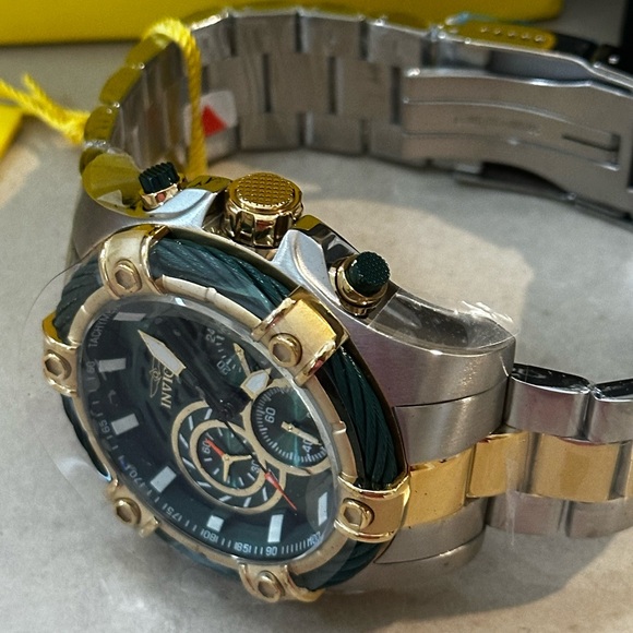 Invicta Classic Gold and Silver Watch with Green Dial - Picture 2 of 16